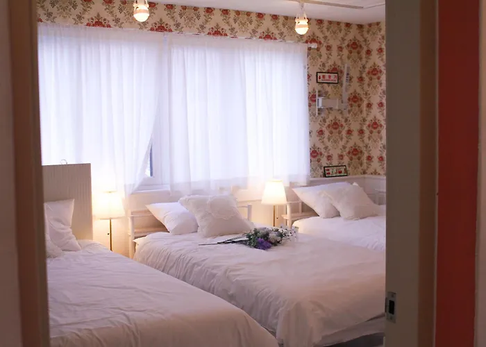 Hongdae Red Road 4 Beds, Near Mangwon & Sangsu 公寓