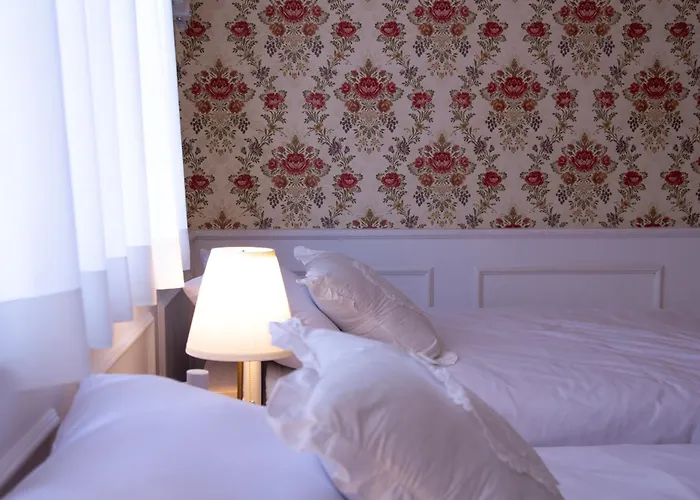 Hongdae Red Road 4 Beds, Near Mangwon & Sangsu 公寓