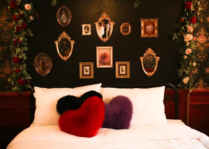 Hongdae Red Road 4 Beds, Near Mangwon & Sangsu 公寓