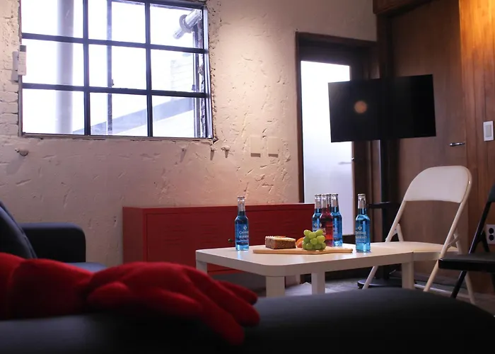Hongdae Red Road 4 Beds, Near Mangwon & Sangsu 首爾