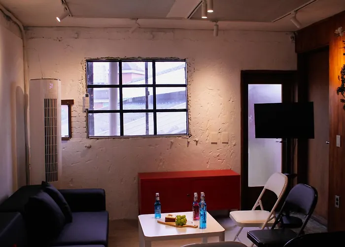 Hongdae Red Road 4 Beds, Near Mangwon & Sangsu 公寓 首爾