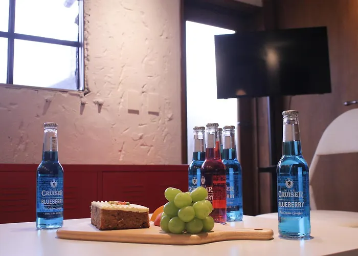 Hongdae Red Road 4 Beds, Near Mangwon & Sangsu * 首爾