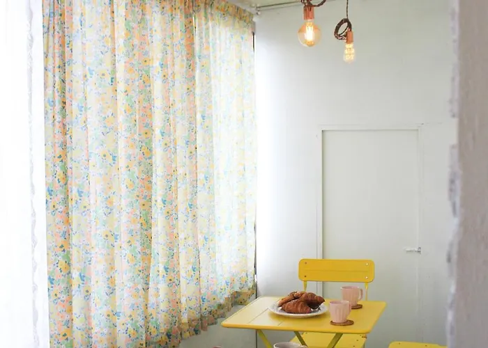 Hongdae Red Road 4 Beds, Near Mangwon & Sangsu