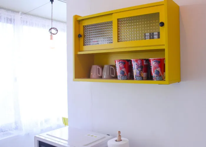 Hongdae Red Road 4 Beds, Near Mangwon & Sangsu 首爾