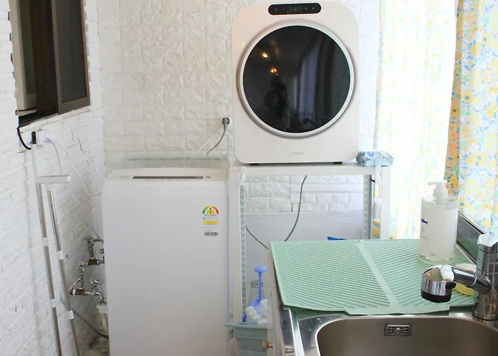 Hongdae Red Road 4 Beds, Near Mangwon & Sangsu 公寓