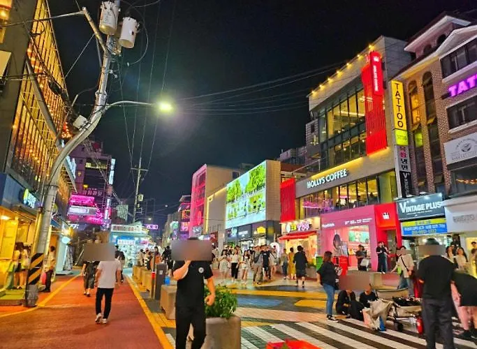 Hongdae Red Road 4 Beds, Near Mangwon & Sangsu 公寓