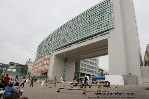 Hongdae Red Road 4 Beds, Near Mangwon & Sangsu 公寓